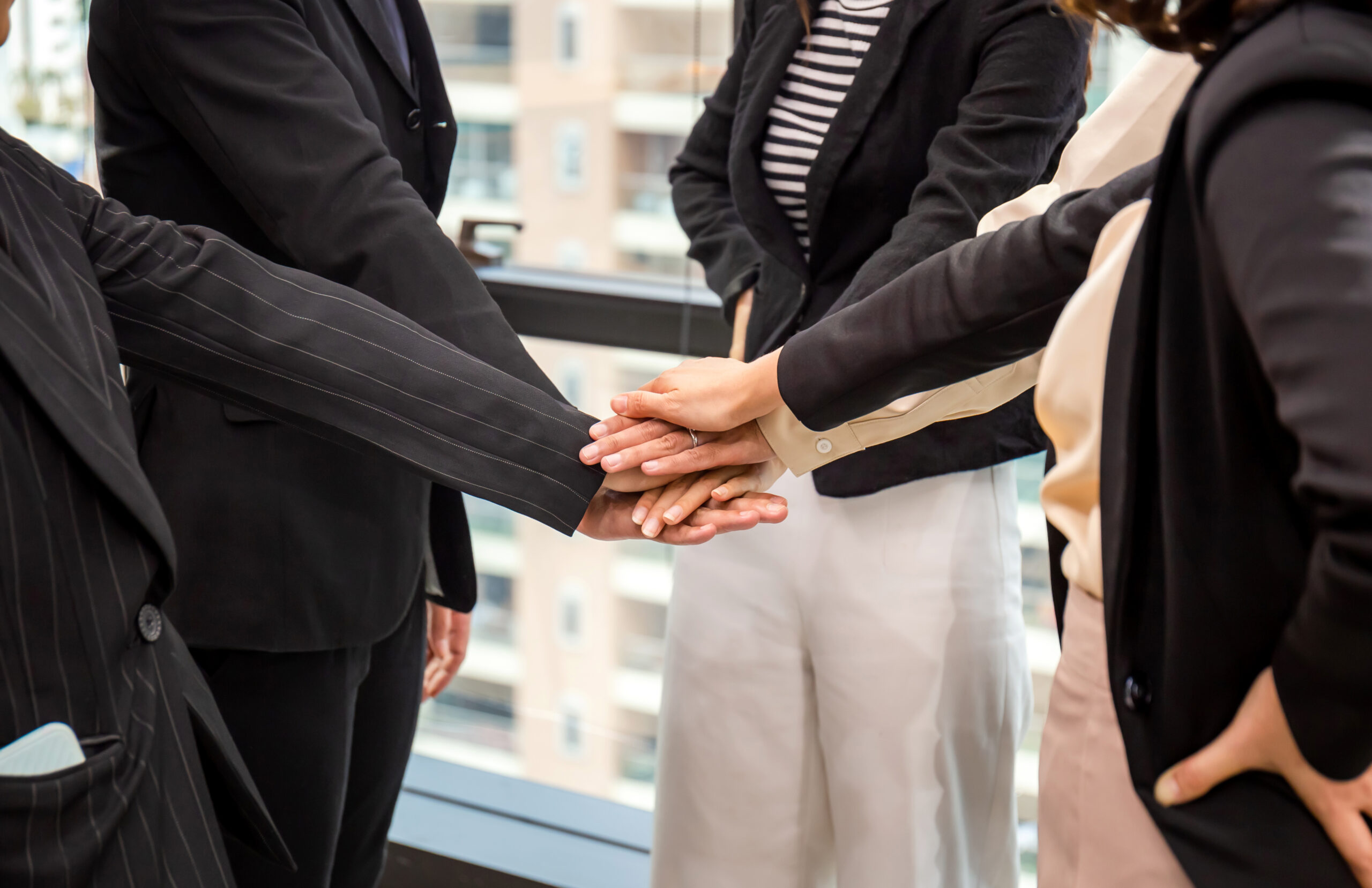 successful-and-teamwork-concept-business-people-t-2026-01-11-10-35-15-utc